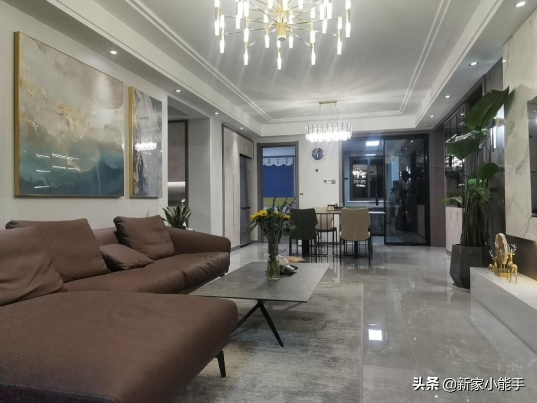 133平新房，裝修花了42萬，全屋輕奢又大氣，一家人幸福入住